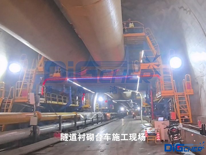隧道襯砌臺(tái)車施工現(xiàn)場