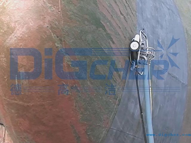 德高潔自動(dòng)船體爬壁機(jī)器人